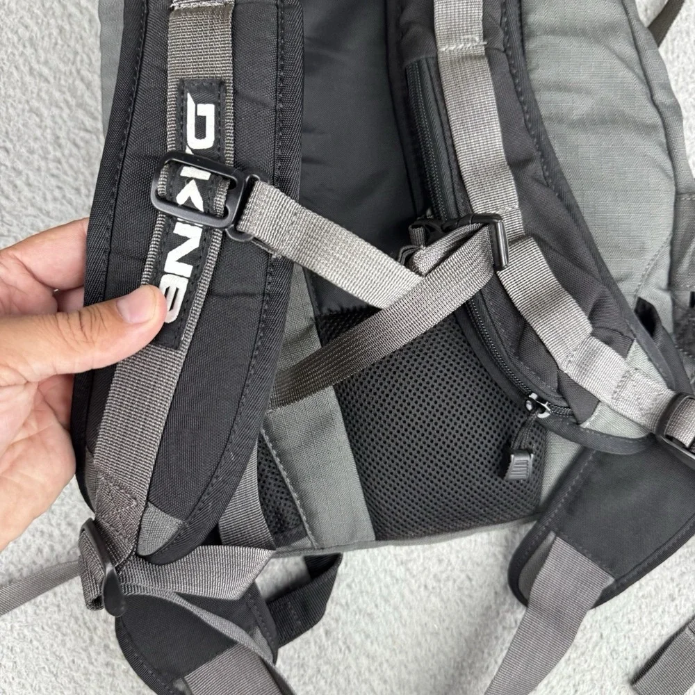 Dakine Heli Pro Pack Backpack Gray And Green School Snowboard Skate Helipack